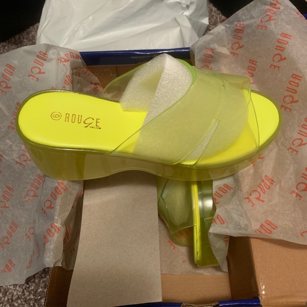 Platform jelly slides